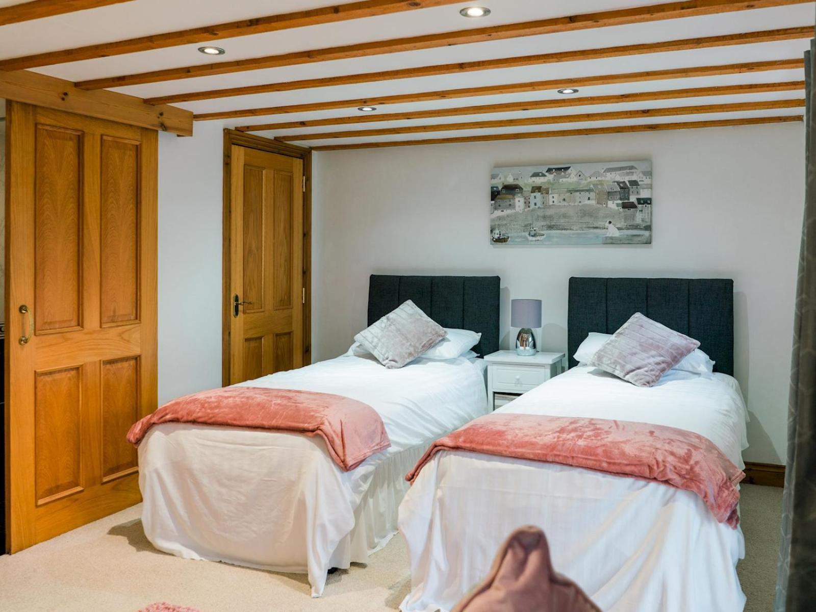 Pass The Keys Peaceful & Coastal 2 Bedroom Cottage Cardigan Kültér fotó